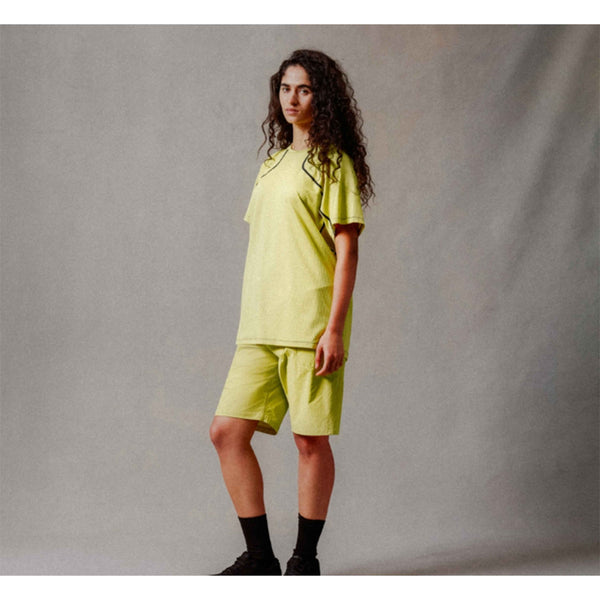 Camisa unisex de manga corta con escote