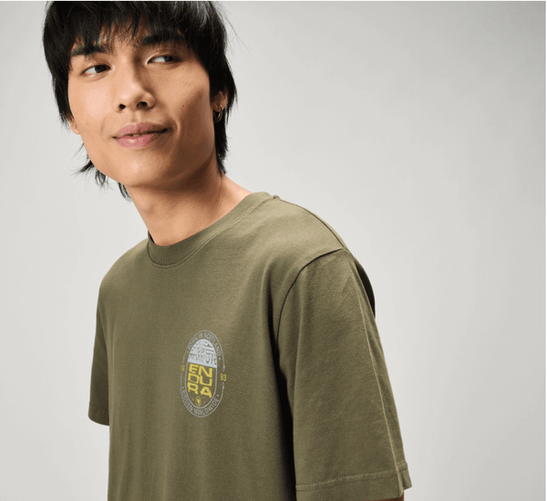 Camiseta unisex 'Ninety Three' - Verde Cazador