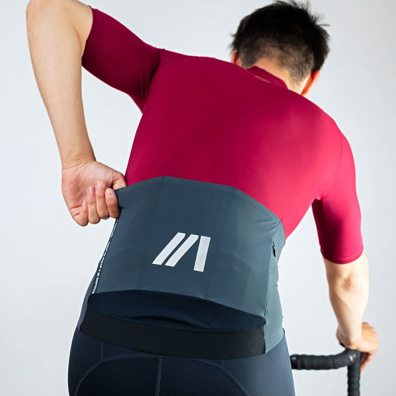 Rotes Aero-Jersey